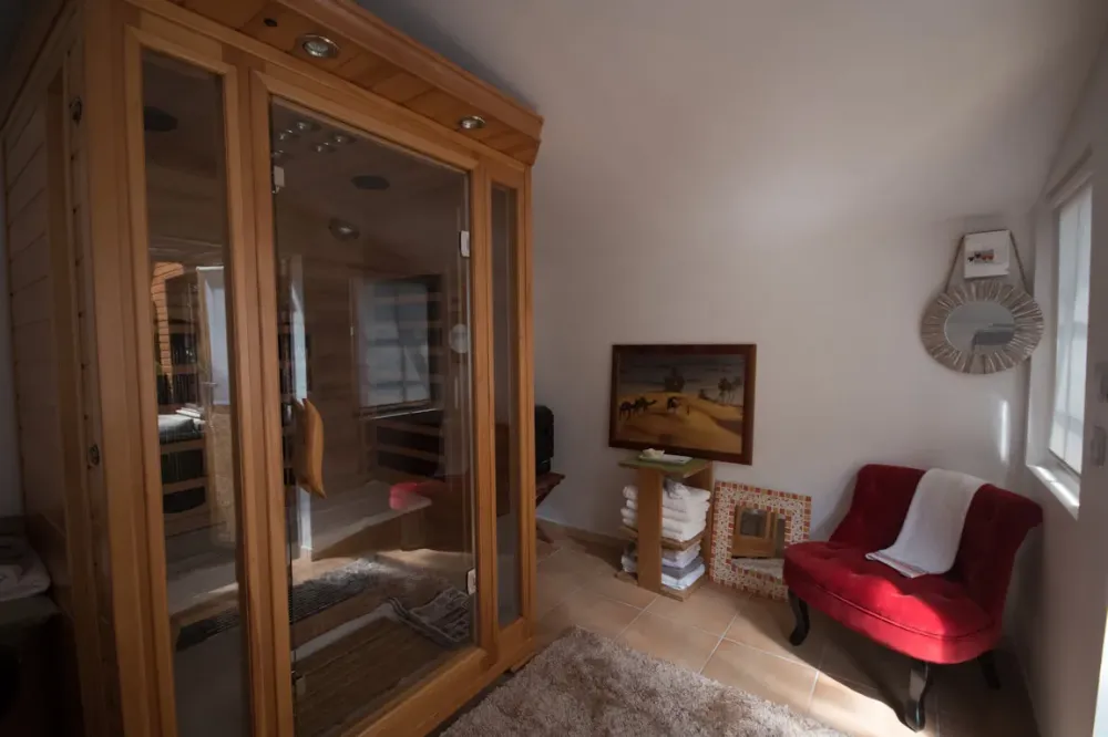 Sauna & spa et fauteuil massant à Guerlédan